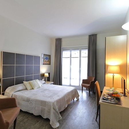 Hotel Ferrari Chiavari Exterior photo
