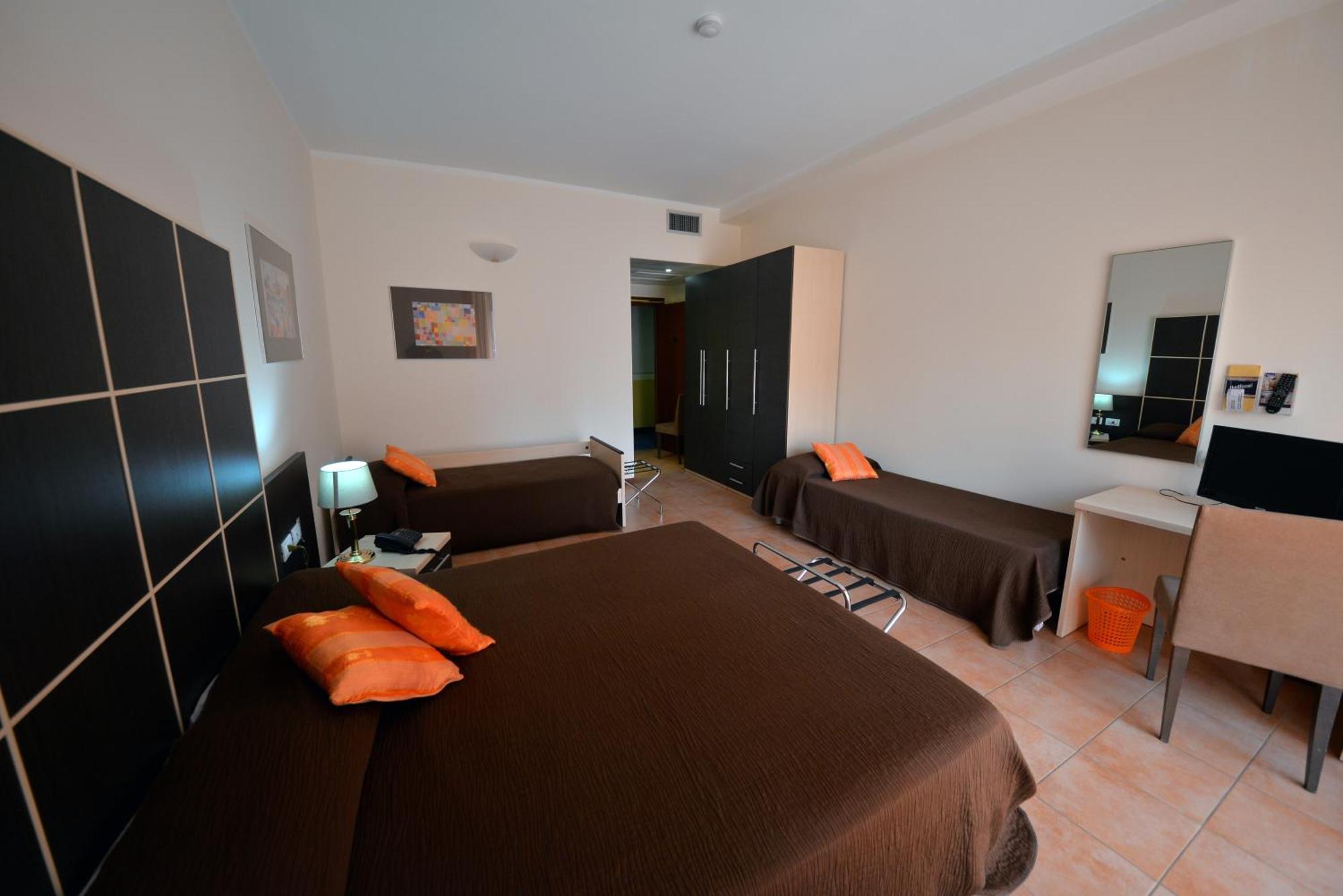 Hotel Ferrari Chiavari Exterior photo
