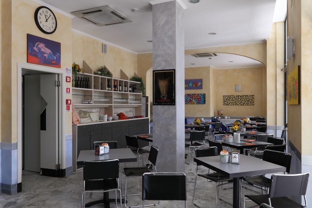 Hotel Ferrari Chiavari Exterior photo