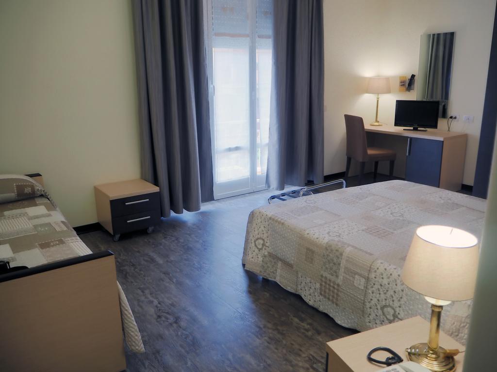 Hotel Ferrari Chiavari Exterior photo