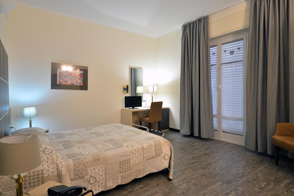 Hotel Ferrari Chiavari Exterior photo