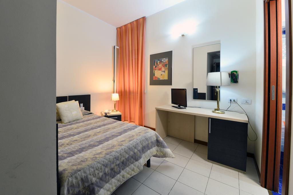 Hotel Ferrari Chiavari Exterior photo