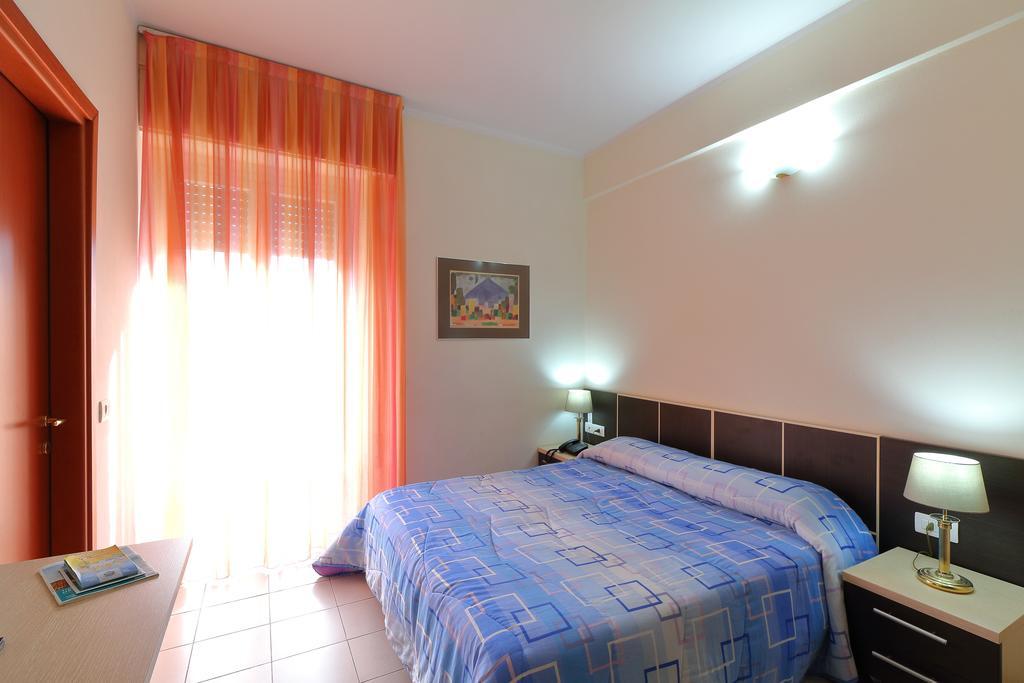 Hotel Ferrari Chiavari Exterior photo