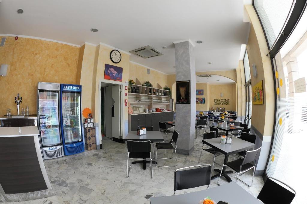 Hotel Ferrari Chiavari Exterior photo