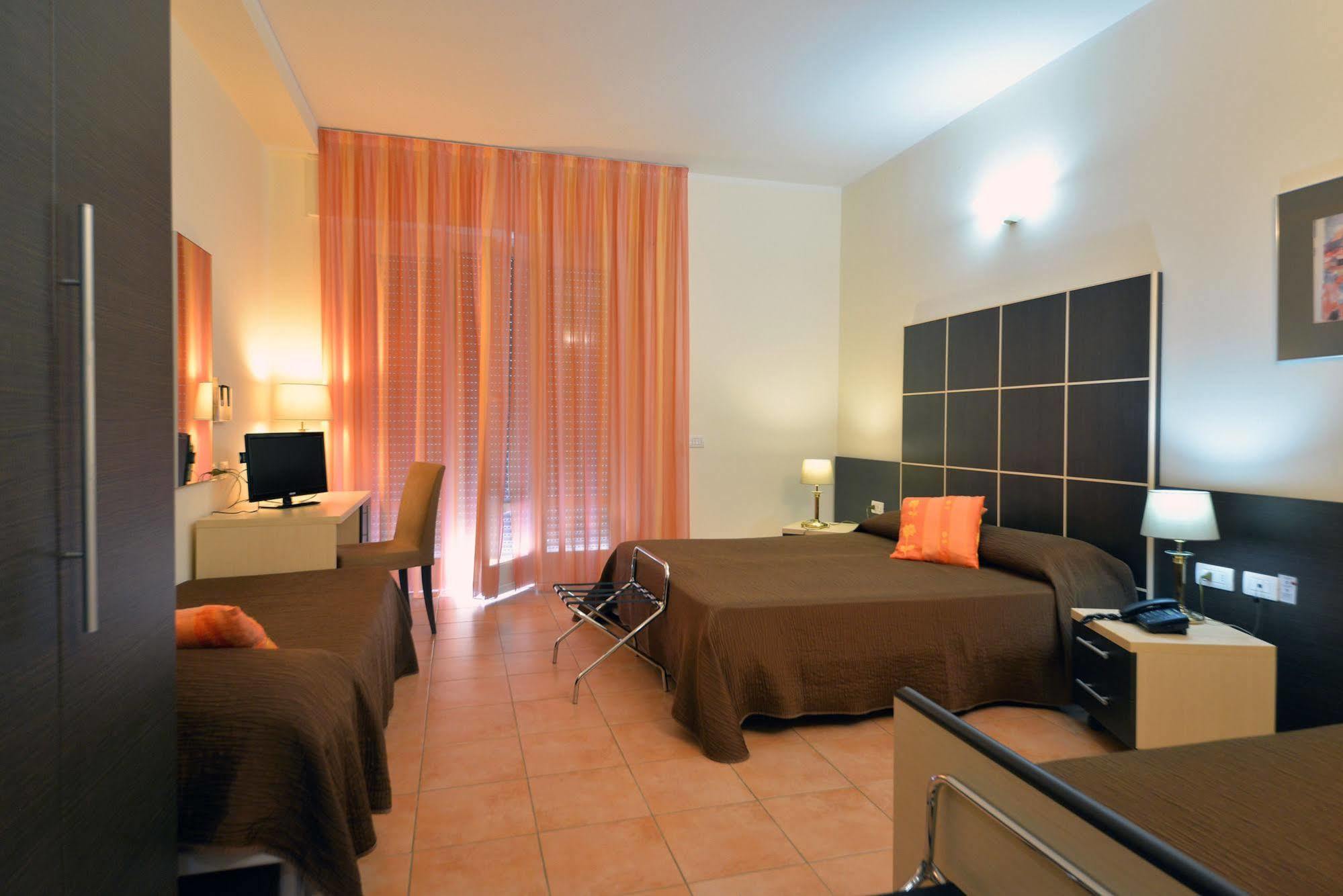 Hotel Ferrari Chiavari Exterior photo