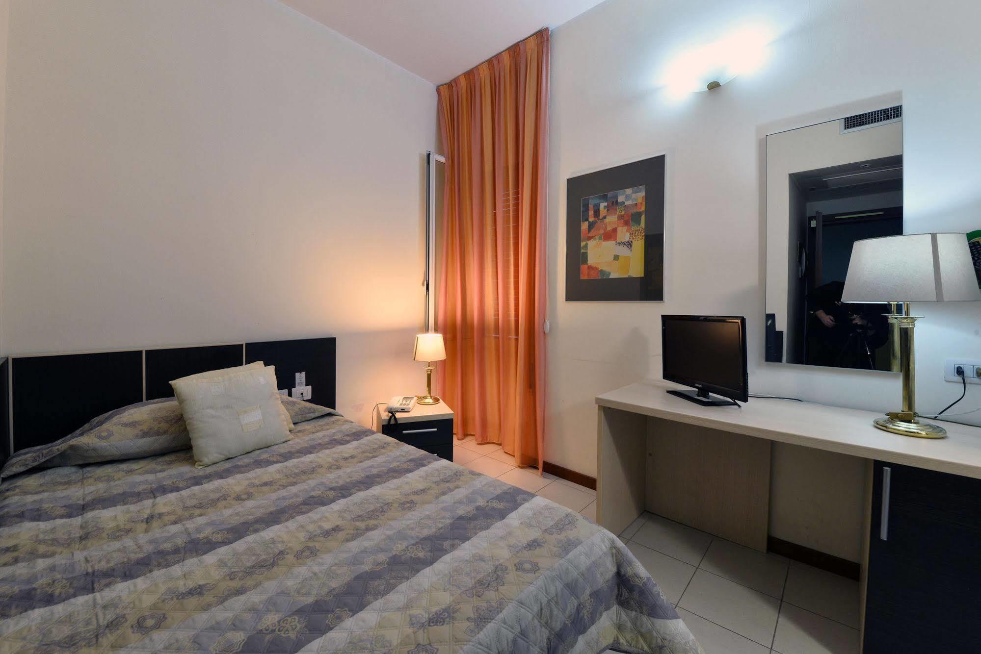 Hotel Ferrari Chiavari Exterior photo